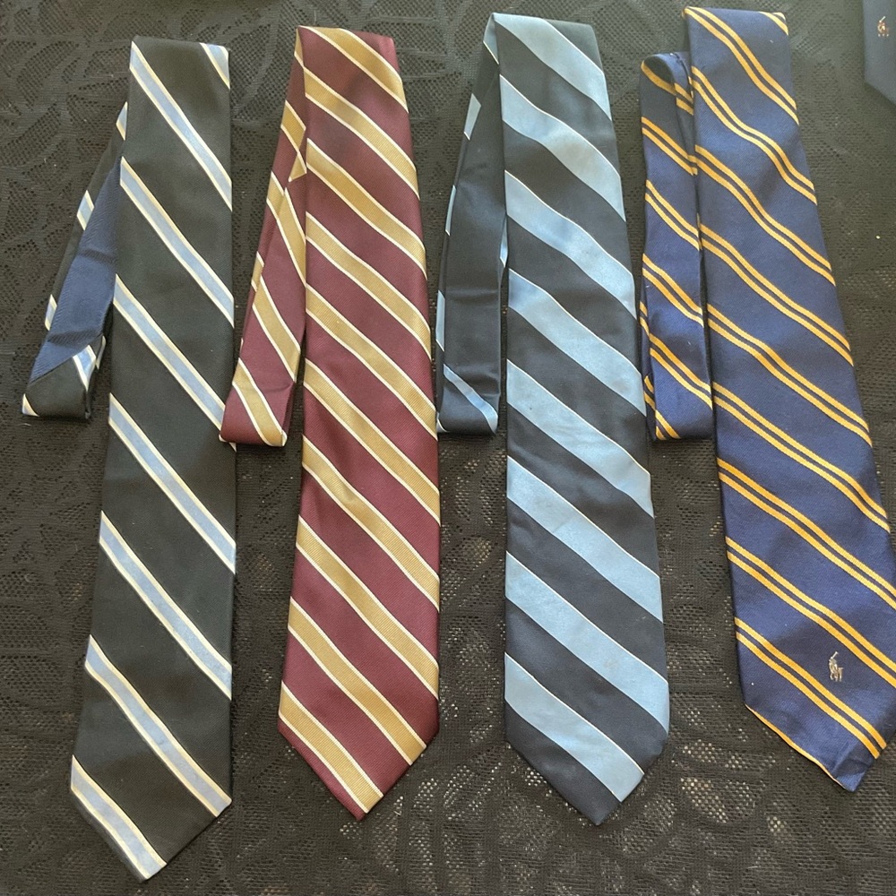 Ties set of 4